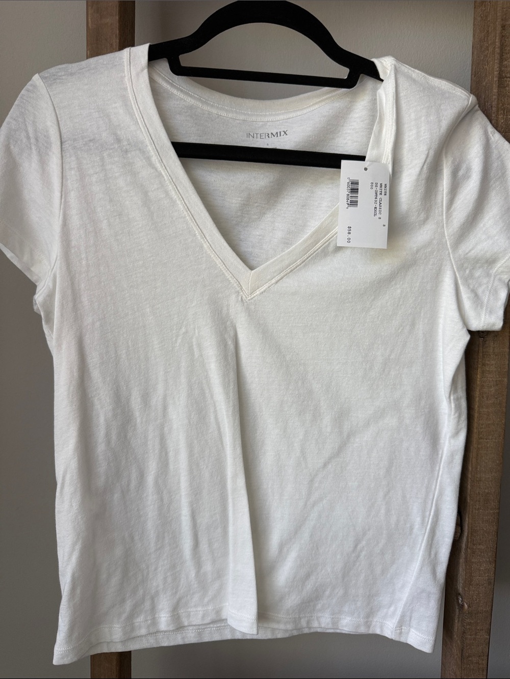 INTERMIX White V-Neck Short Sleeve Tee